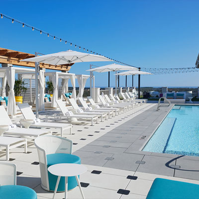 Ara屋顶游泳池和休息室